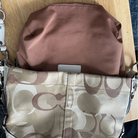 Carly Bag In Optic Signature Sv/White Khaki/Natural - Picture 3 of 16